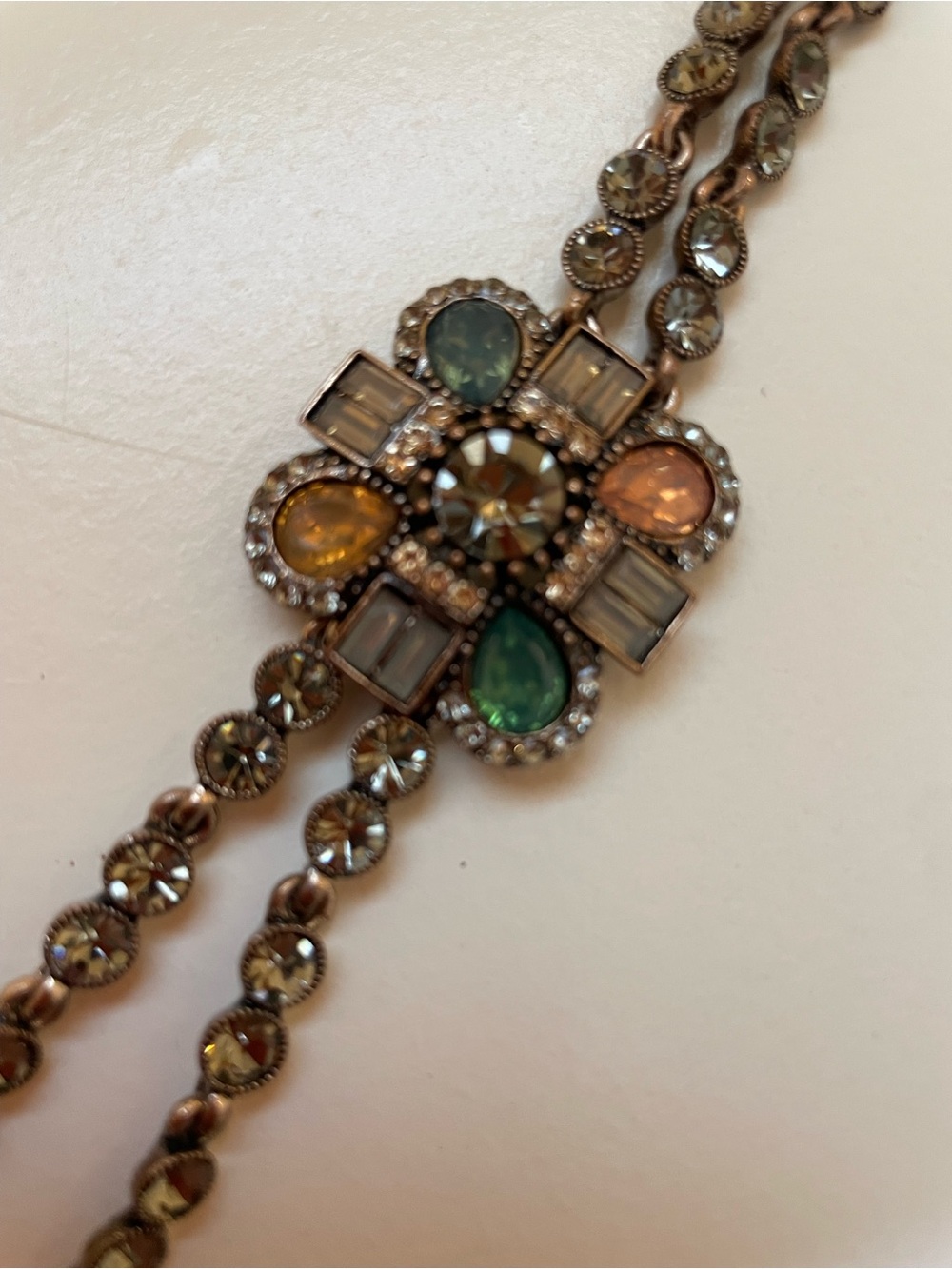 Vintage-Inspired Gunmetal Necklace with Iridescent Pearls